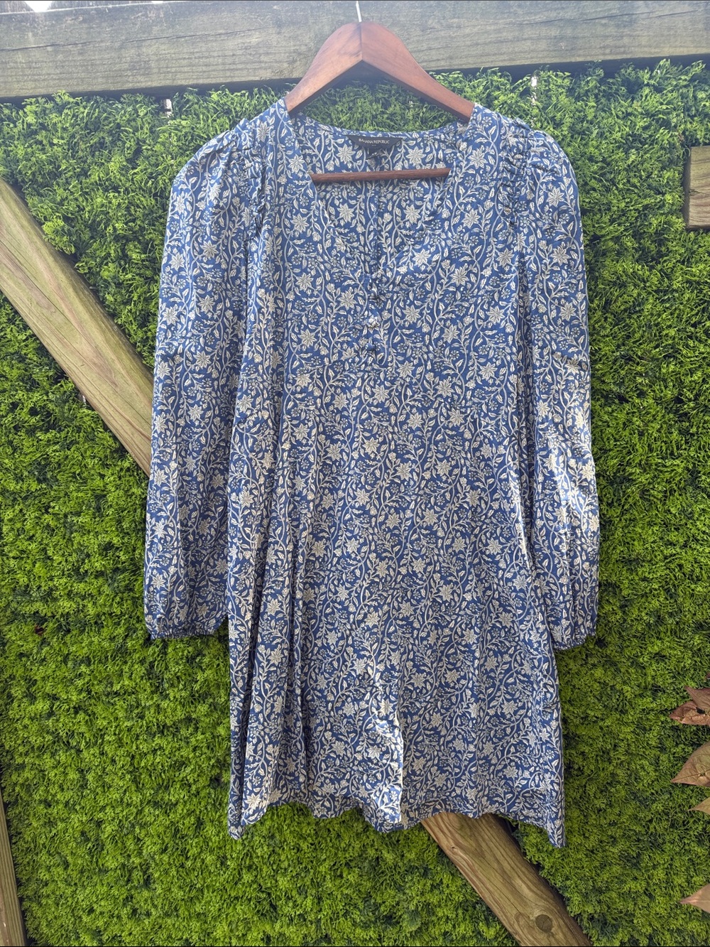 Banana Republic Blue & White Floral V-Neck Tunic Dress
